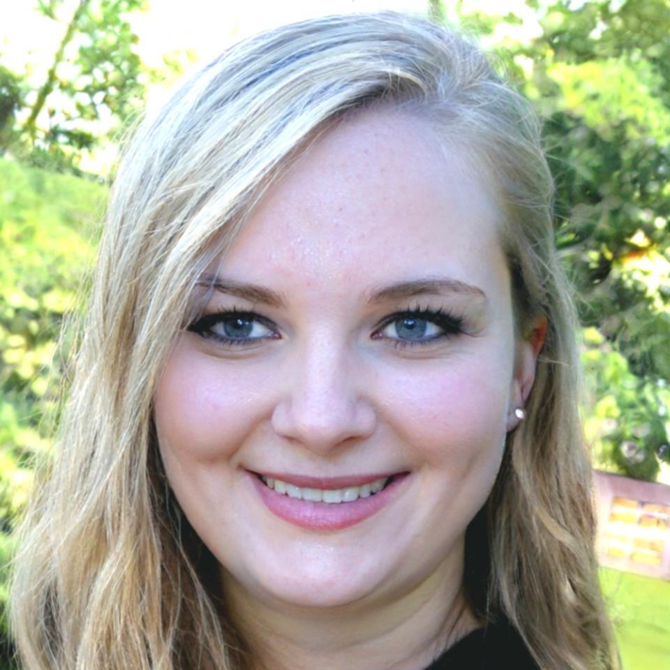 Portrait von Ingeburg Waldmann, Dozentin für Bilanzanalyse